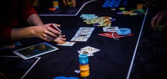 ¿Cómo se Juega al Strip Poker?