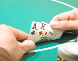 Jugar A-K sin conectar en el flop